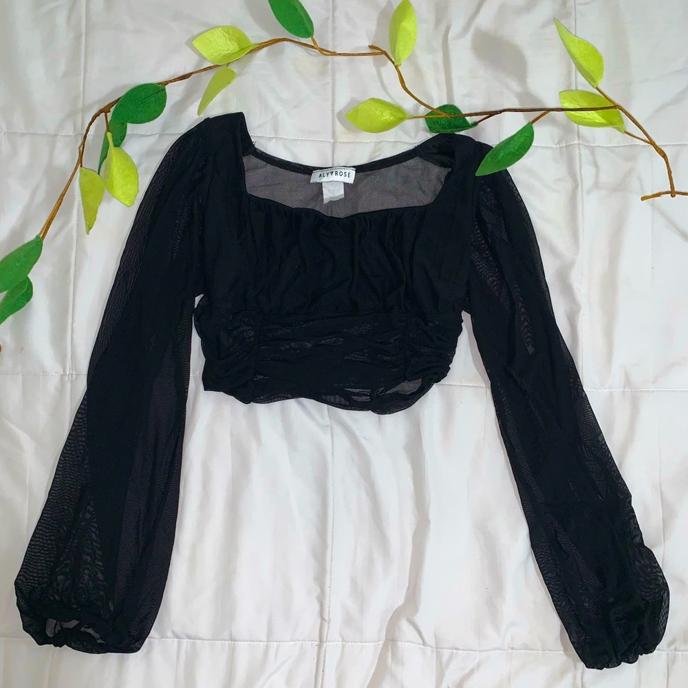 Black long sleeve crop top